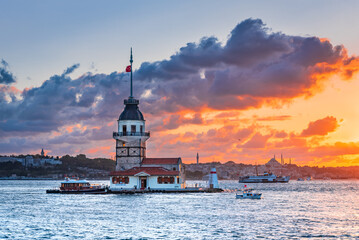 Fototapeta premium Istanbul, Maiden's Tower - Bosphorus Strait in Turkey