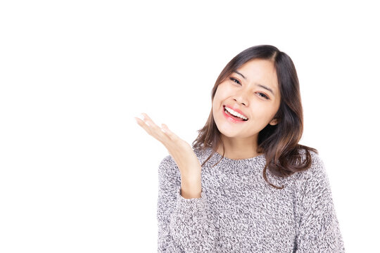 Portraits of young Asian women. Pointing to the side With a smiling face happily, a beautiful woman with a sense of self-confidence, looks good, happy on a white background.