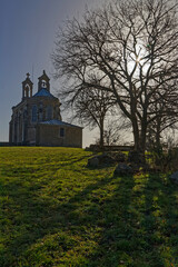 The Notre-Dame aux Raisins chapel keep a benevolent eye on harvests, in Mont-Brouilly