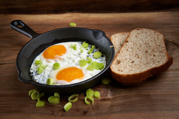 Fried eggs with bread