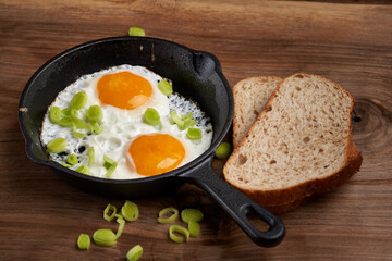 Fried eggs with bread