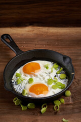 Fried eggs with leek