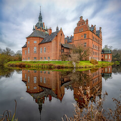 Obraz premium Vallo Castle and Reflection