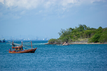 Fototapeta na wymiar Fishing boats on Samae San Island , Sattahip, Chonburi, Thailand