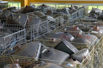 Recyclage D3E (Déchets d'Equipements Electriques et Electroniques). Démantèlement ordinateurs....