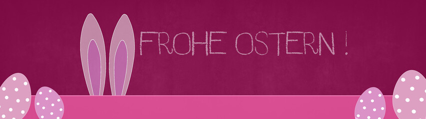 Frohe Ostern Hintergrund Banner Panorama Grußkarte - Osterhase Hasenohren und bunte Ostereier auf pinker Textur