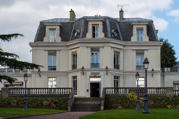 Vue extérieure de l'hôtel de ville de Chaville, France