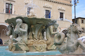 Fontaine à tritons à Pesaro, Italie