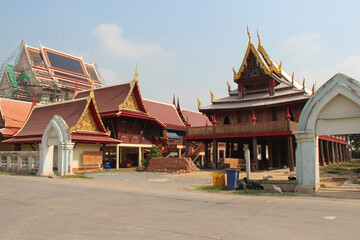 Fototapeta premium buddhist temple (wat chaiyo wora wihan) in ang thong in thailand