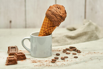 casquinha de gelato sabor chocolate