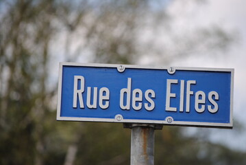 Panneau de la Rue des Elfes, pays imaginaire, nature, rue en Suisse, Delémont