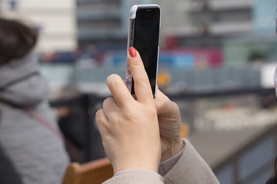 21 Best 両手で持つ Images Stock Photos Vectors Adobe Stock