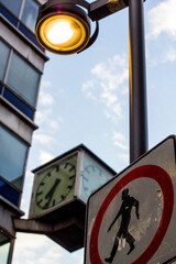 Fototapeta na wymiar Clock in the city
