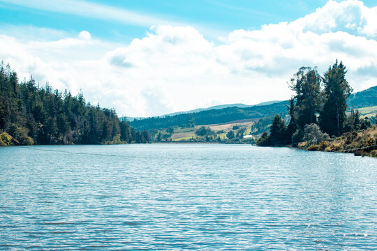 Laguna hidroelectrica en sumapaz (Bogot&aacute;)