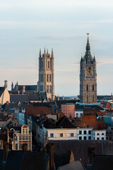 Fototapeta na wymiar Skyline de la ciudad de Gante y su catedral (Bélgica)