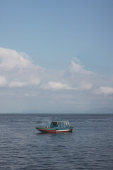 Naklejka premium boat on the sea