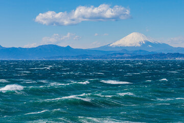 【神奈川県】江の島から望む相模湾と富士山（冬）