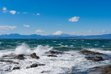【神奈川県】江の島から望む相模湾と富士山（冬）