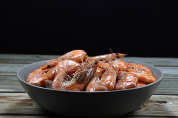 Pile of baked or grilled fresh shrimp serving on the plate. Famous classic seafood menu in Asia restaurant. 