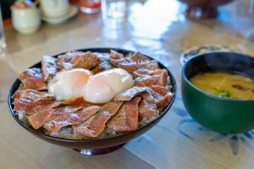 beefbowl　あか牛丼