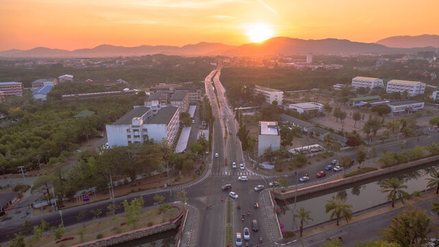 The Sun Rises Over Thepsrisin Bridge. Thepsrisin Bridge Is A Shortcut To Connect The City From Saphan Hin Intersection With Sakdidet Intersection In Order To Reduce The Bad Traffic Congestion..