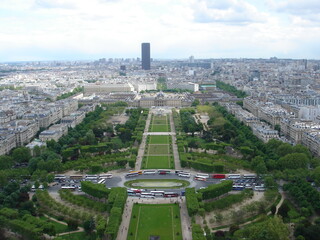 パリのエッフェル塔から見たシャン・ド・マルス公園