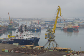 Fototapeta na wymiar January foggy morning in Ilyich Bay. Cargo port of Baku
