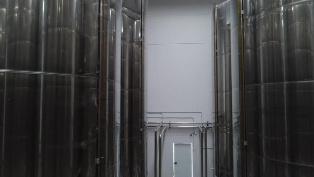 Recorrido por el interior de la bodega de una Almazara
