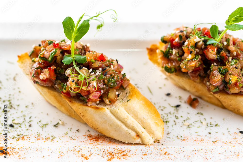 Sticker bruschetta with chopped beef and herbs