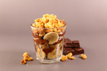 delicious banana and chocolate crumble