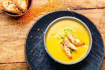Lentil soup with bread