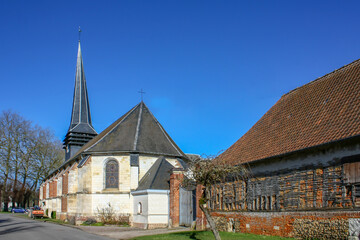 Fototapeta na wymiar Quevauvillers. Eglise Notre-Dame de la Nativité et son clocher tordu. Somme. Picardie. Hauts-de-France