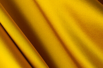 シルクのドレープ　黄金