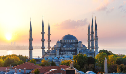 Fototapeta na wymiar The Blue Mosque or Sultan Ahmet Mosque at sunset, Istanbul, Turkey
