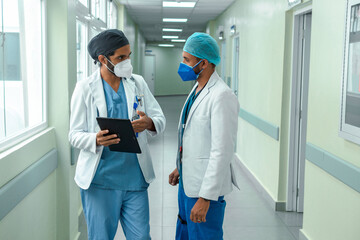 Doctors talking about a clinical case in the corridor of a hospital
