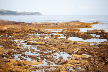 Marea baja en Comillas, Cantabria (España)