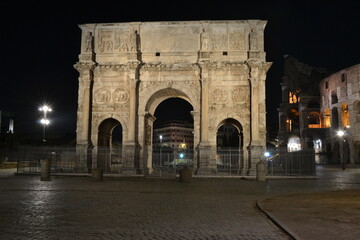 Naklejka premium arch of Constantine at night