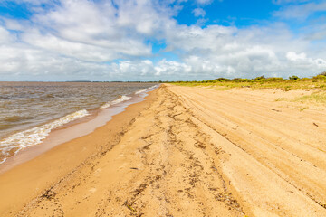 Fototapeta na wymiar Beach in Lagoa do Patos lake