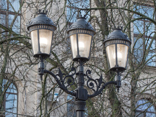 Fototapeta na wymiar Lanterns in the city park.