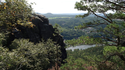 Sächsische Schweiz Wanderung im Wald und durch Felsenlandschaft