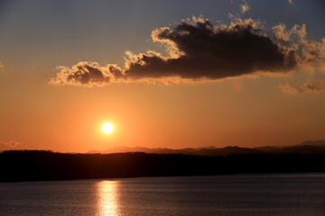 狭山湖に沈む夕陽