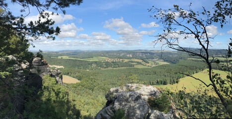 Sächsische Schweiz Wanderung im Wald