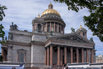  Some tourists visiting the St. Isaac's Cathedral