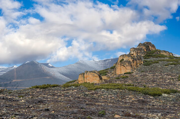 Granite dike at the top of the mountain range.