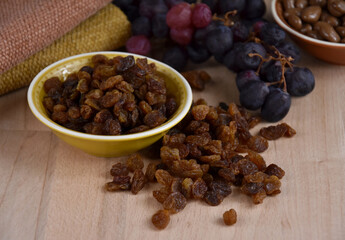 Dried raisins with a bunch of grapes stock images. Raisins sultanas still life photo images. Drying grapes and raisins in chocolate images