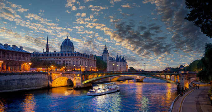 paris river night