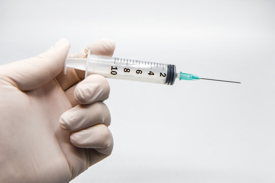 siringa puntura dottore vaccino vaccinarsi 