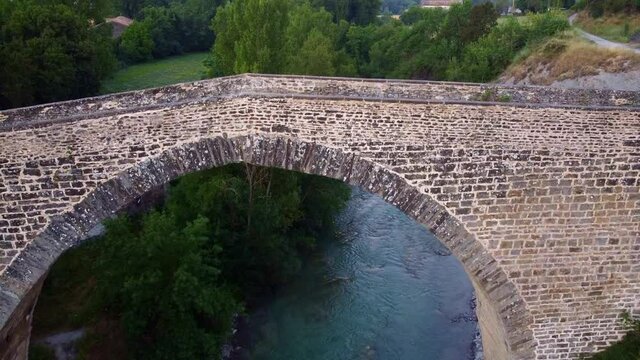 Puente medieval de  San Miguel, sobre el r&iacute;o Arag&oacute;n, Jaca