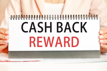 Businessman showing text CASH BACK REWARD on a cardboard