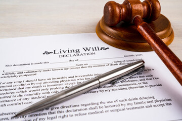 Living will declaration form with pen, gavel and striking block on top.